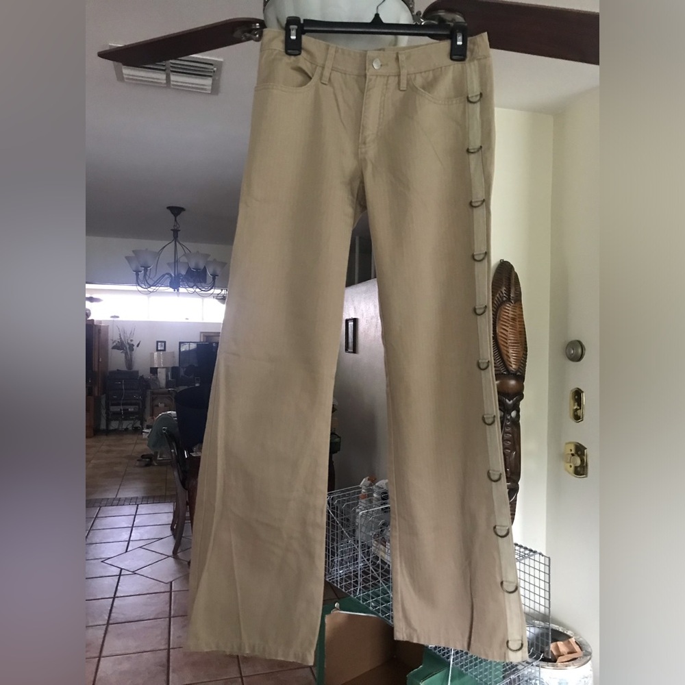 BCBGMAXAZRIA JEANS SIZE 6Tan brass looking like metal details left Side Pants